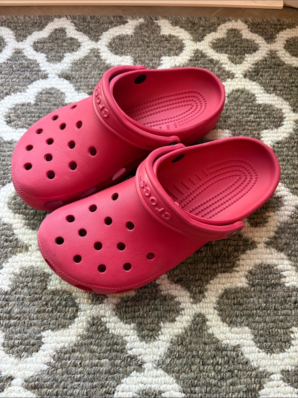 CROCS Clog in RED- W9/M7